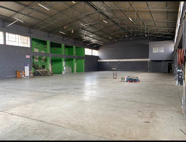 1,900M² WAREHOUSE TO LET IN WYNBERG